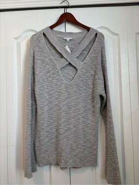 New York & Company Light Gray Crisscross V-Neck Sweater size XL